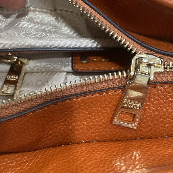 Vintage Prada brown cognac Vitello Daino leather top zip Tote 👜 made in Italy - Picture 16 of 16